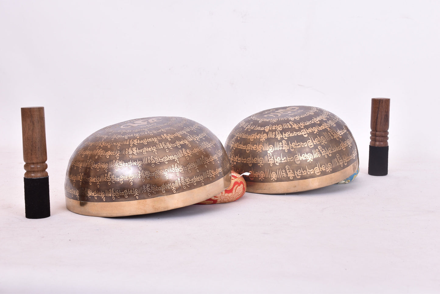 Handmade Mantra Carved Singing Bowl Set: Tibetan Sound Healing