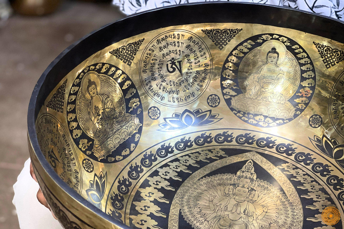 Handmade Tibetan Singing Bowl - Bodhisattva Avalokiteshvara Engraved - For Sound Healing Session and Group Sound Therapy World Creation Crafts