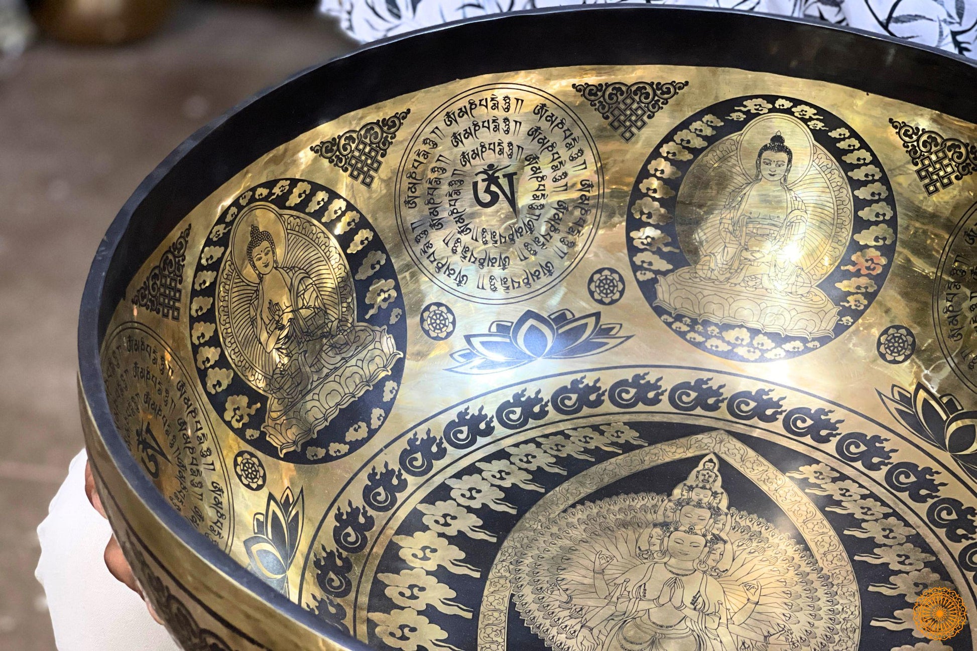 Handmade Tibetan Singing Bowl - Bodhisattva Avalokiteshvara Engraved - For Sound Healing Session and Group Sound Therapy World Creation Crafts