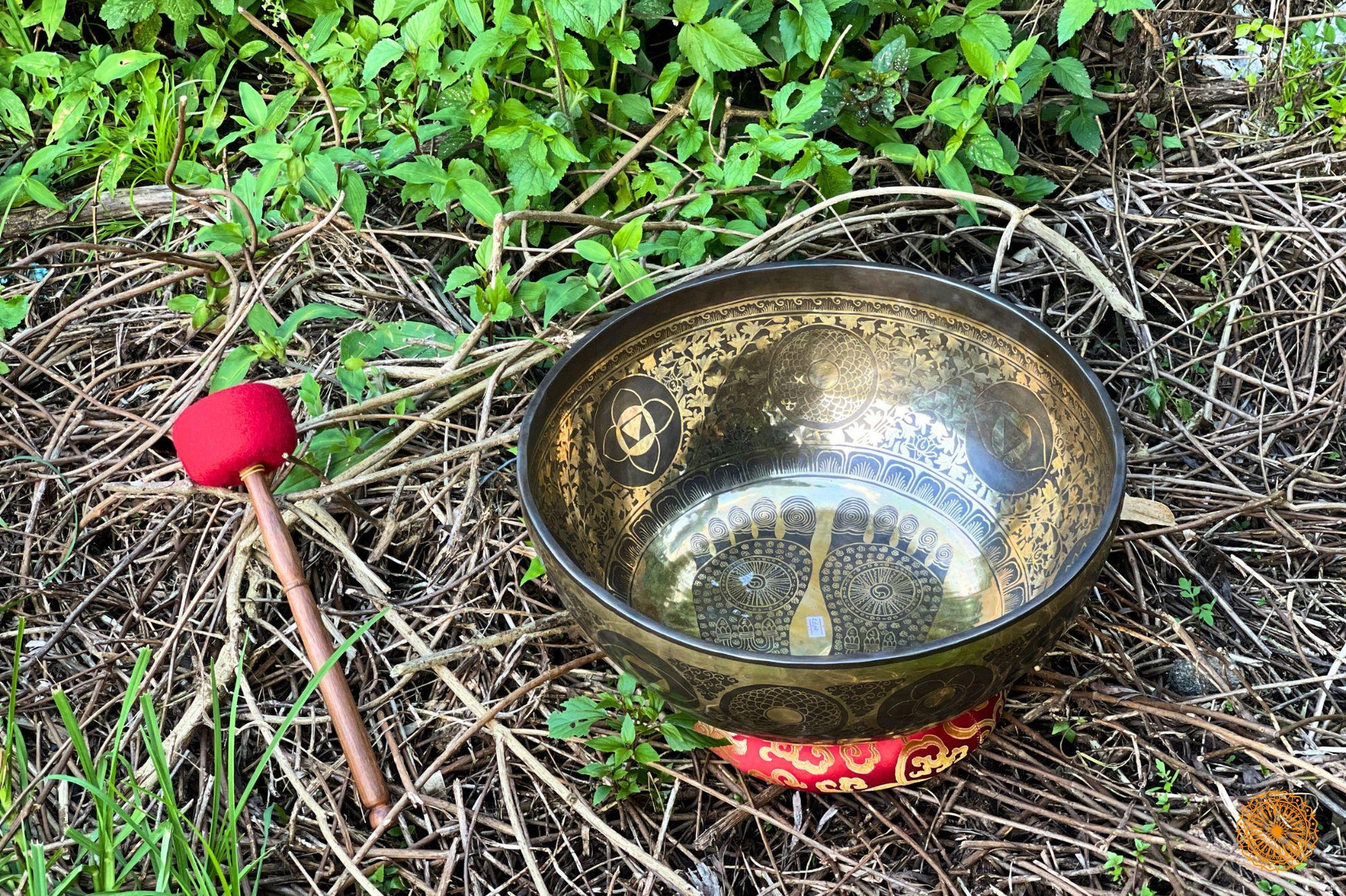 Buddha's Foot Print Fine Carving Tibetan Singing Bowl Handmade in Nepal – Meditation, Yoga and Sound Healing Therapy World Creation Crafts