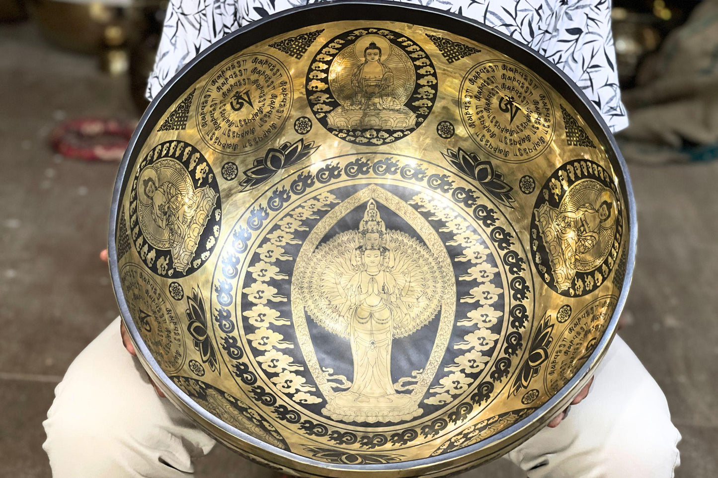 Handmade Tibetan Singing Bowl - Bodhisattva Avalokiteshvara Engraved - For Sound Healing Session and Group Sound Therapy World Creation Crafts