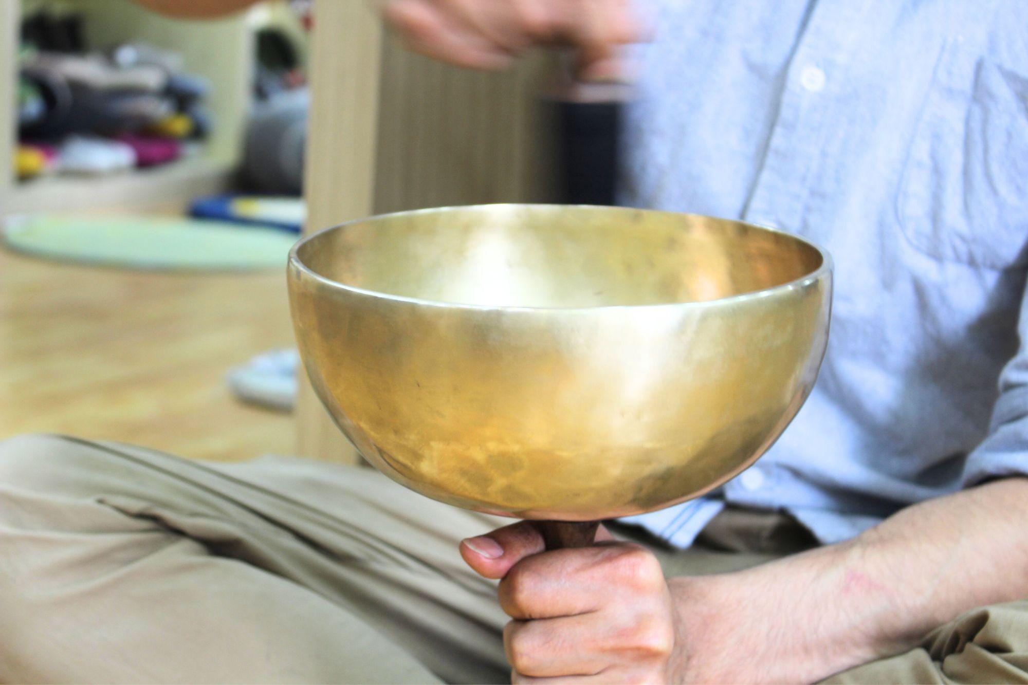 Special Seven Metal Singing Bowl with handle for Yoga, Mediation and Sound Bath World Creation Crafts