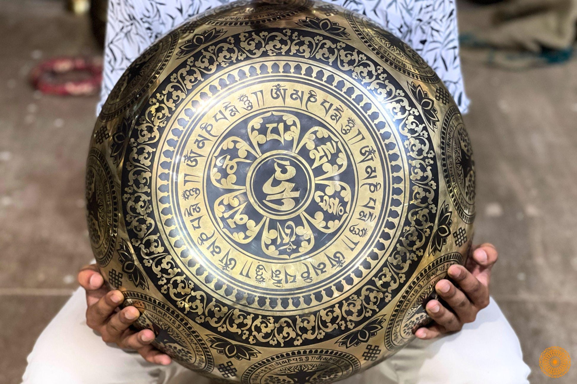 Handmade Tibetan Singing Bowl - Bodhisattva Avalokiteshvara Engraved - For Sound Healing Session and Group Sound Therapy World Creation Crafts