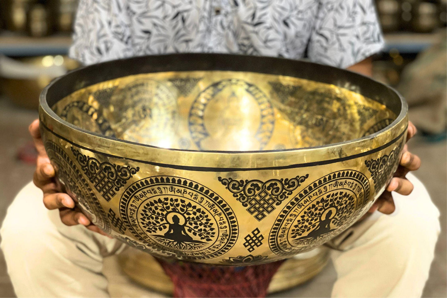Handmade Tibetan Singing Bowl - Bodhisattva Avalokiteshvara Engraved - For Sound Healing Session and Group Sound Therapy World Creation Crafts