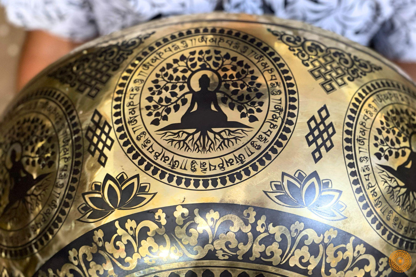 Handmade Tibetan Singing Bowl - Bodhisattva Avalokiteshvara Engraved - For Sound Healing Session and Group Sound Therapy World Creation Crafts