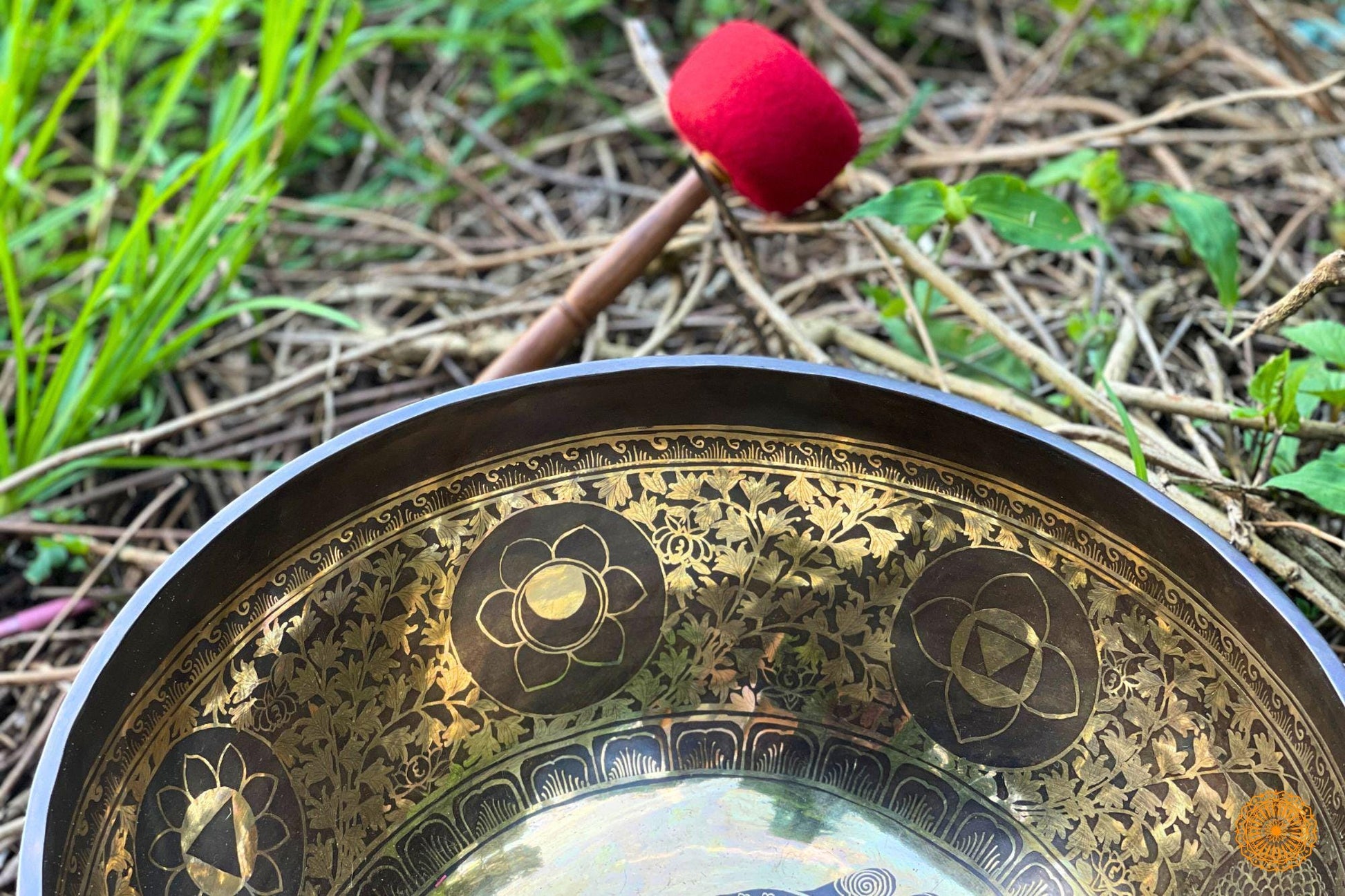 Buddha's Foot Print Fine Carving Tibetan Singing Bowl Handmade in Nepal – Meditation, Yoga and Sound Healing Therapy World Creation Crafts