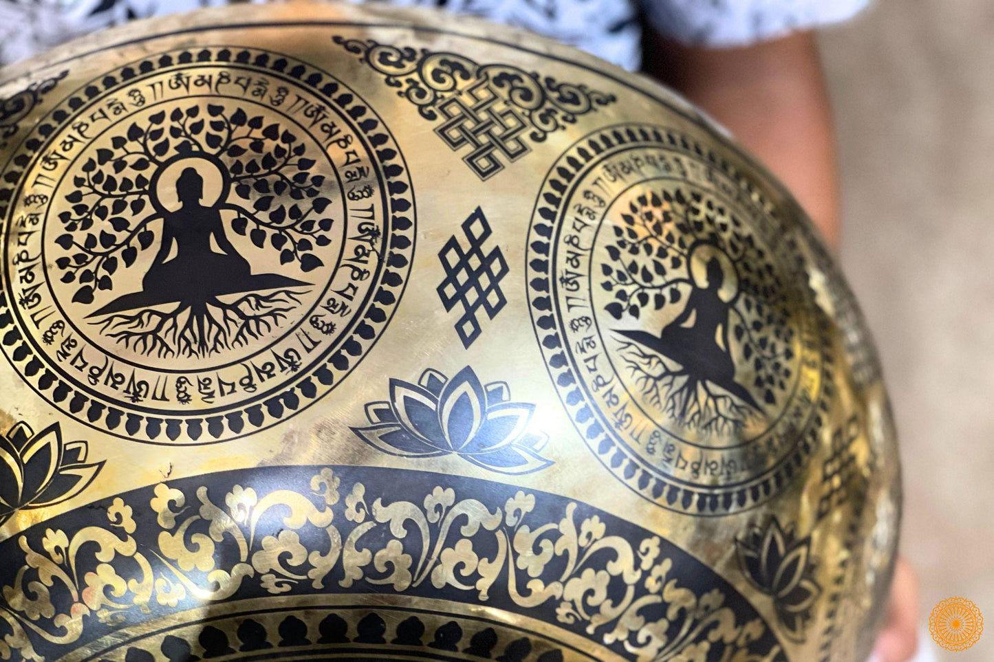 Handmade Tibetan Singing Bowl - Bodhisattva Avalokiteshvara Engraved - For Sound Healing Session and Group Sound Therapy World Creation Crafts