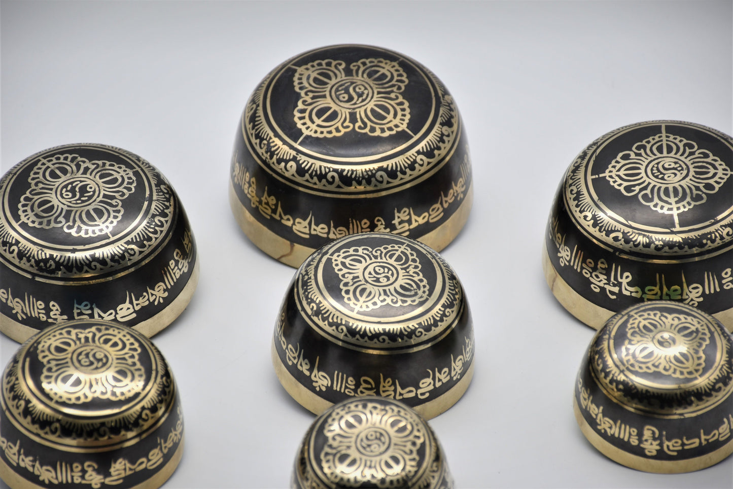 Handmade Buddha Eye Singing Bowl Set: Tibetan Chakra Bowls for Meditation