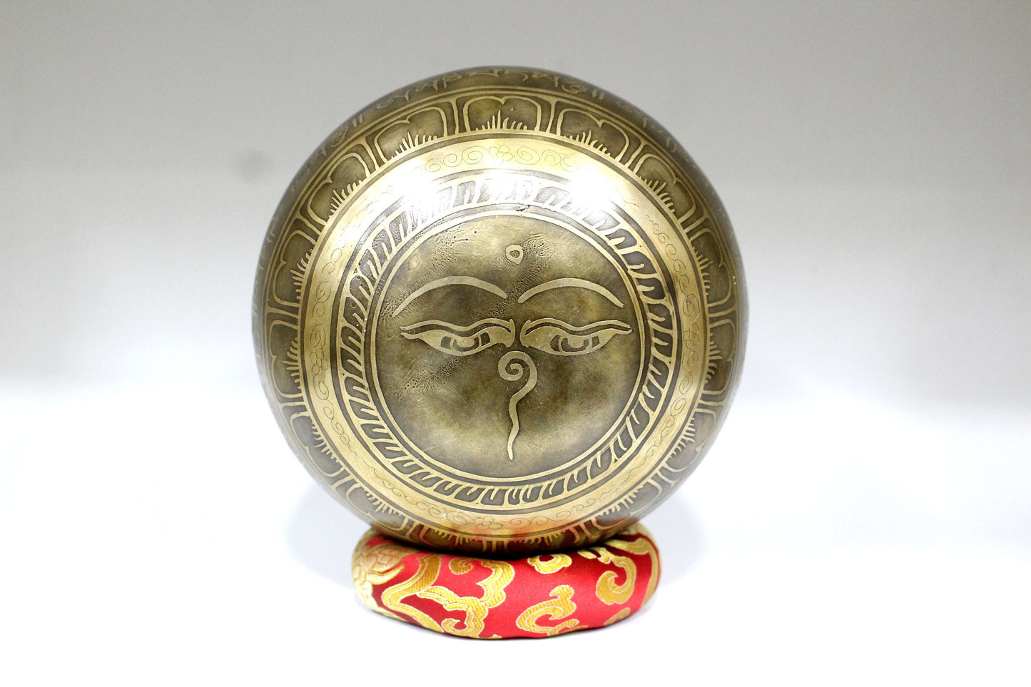 Handcrafted Tibetan Singing Bowl: Authentic Meditation Instrument from Nepal