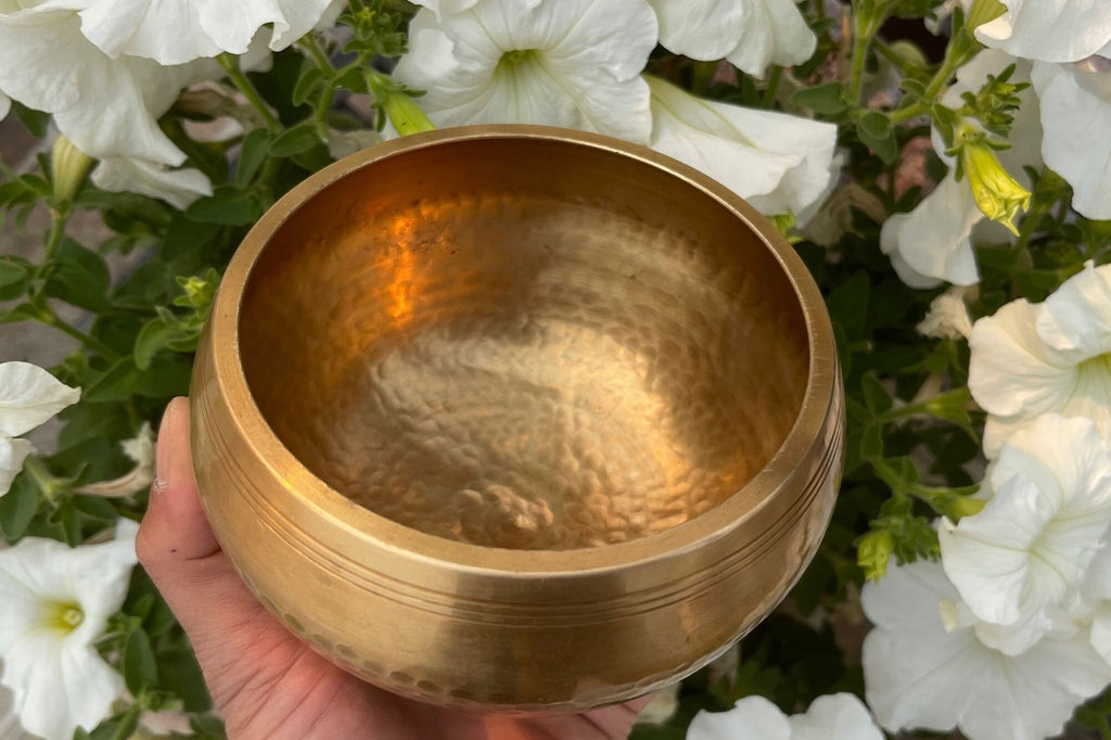 Hand Hammered Tibetan Singing Bowl 6 inch: Sound Bath, Yoga, Meditation