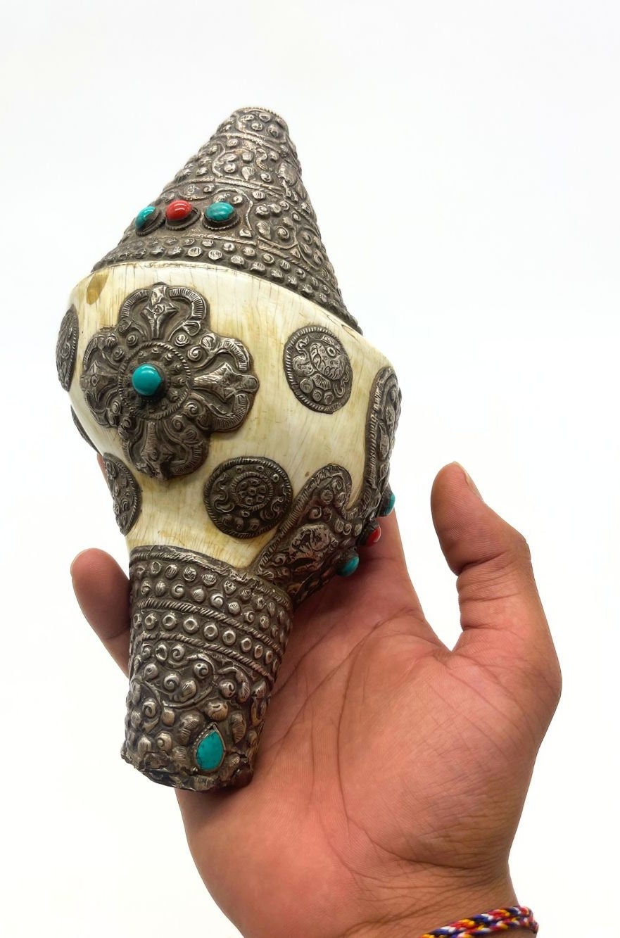 Antique Engraved Sankha Conch Shell – Hindu Vishnu Instrument