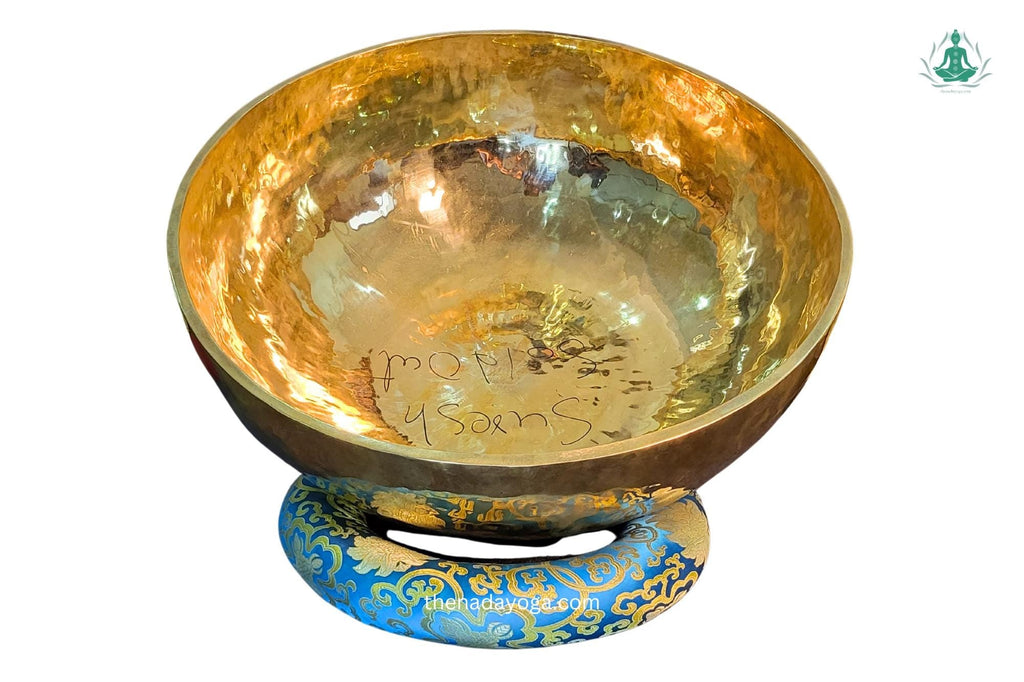 Large Polished Singing Bowl – Hand-Hammered Golden Sound Bowl from Nepal | Nadayoga The Nada Yoga