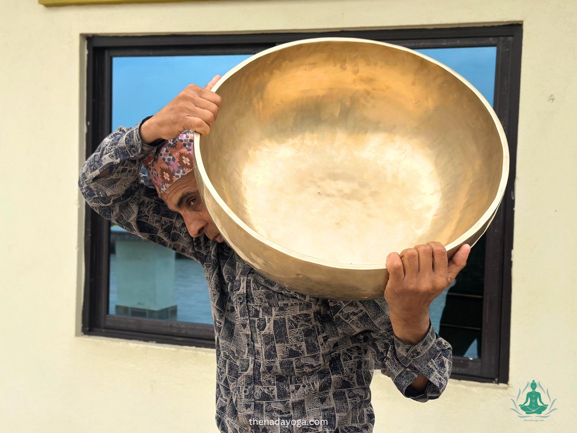 Large Mastercrafted Tibetan Singing Bowl – Hand-Hammered in Nepal | Standing Sound Bowl for Healing & Chakra Balancing – Nadayoga The Nada Yoga