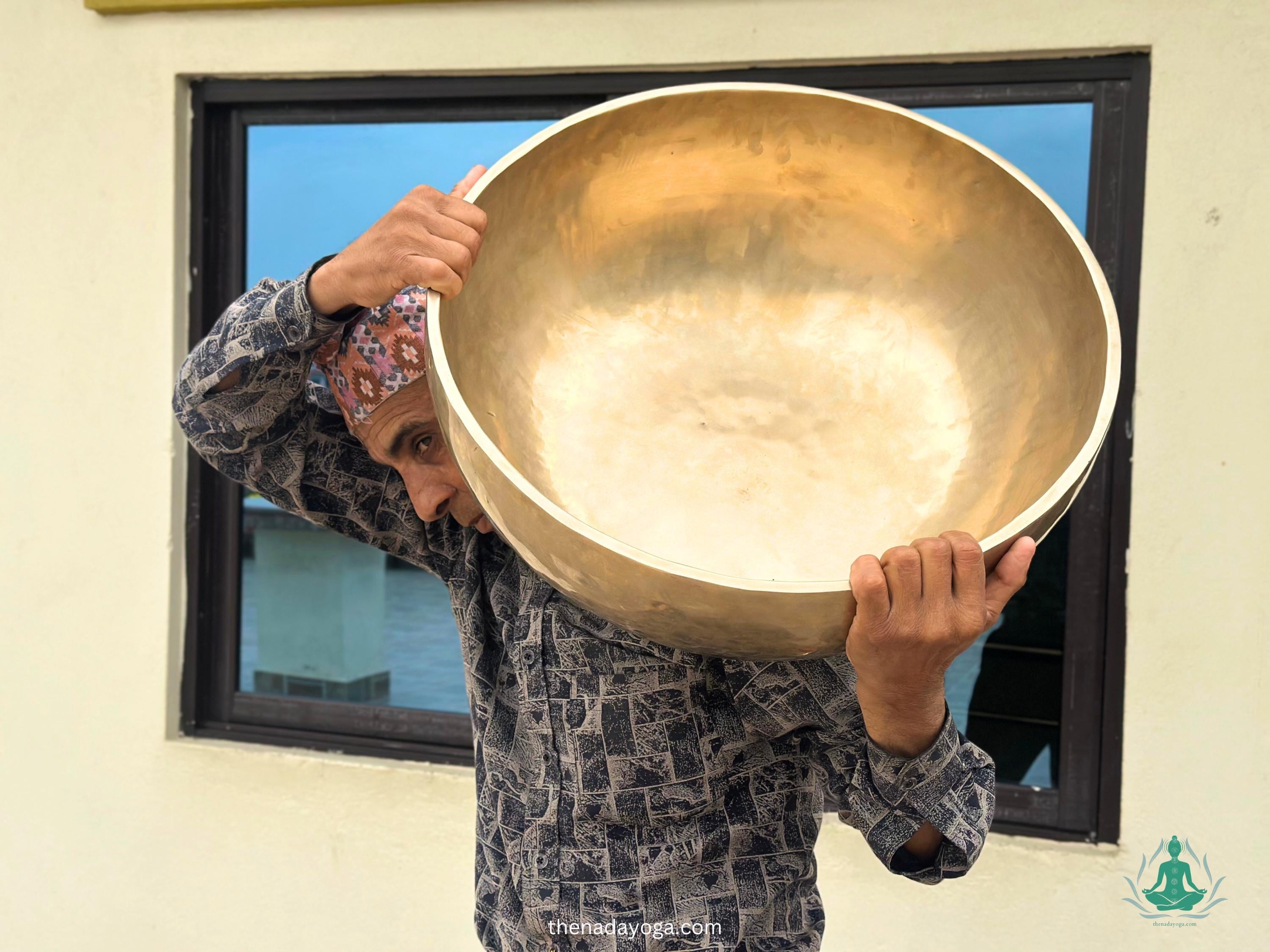 Large Mastercrafted Tibetan Singing Bowl – Hand-Hammered in Nepal | Standing Sound Bowl for Healing & Chakra Balancing – Nadayoga The Nada Yoga