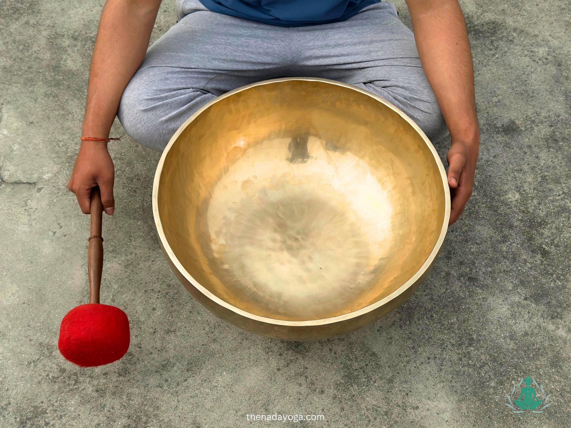 Large Mastercrafted Tibetan Singing Bowl – Hand-Hammered in Nepal | Standing Sound Bowl for Healing & Chakra Balancing – Nadayoga The Nada Yoga