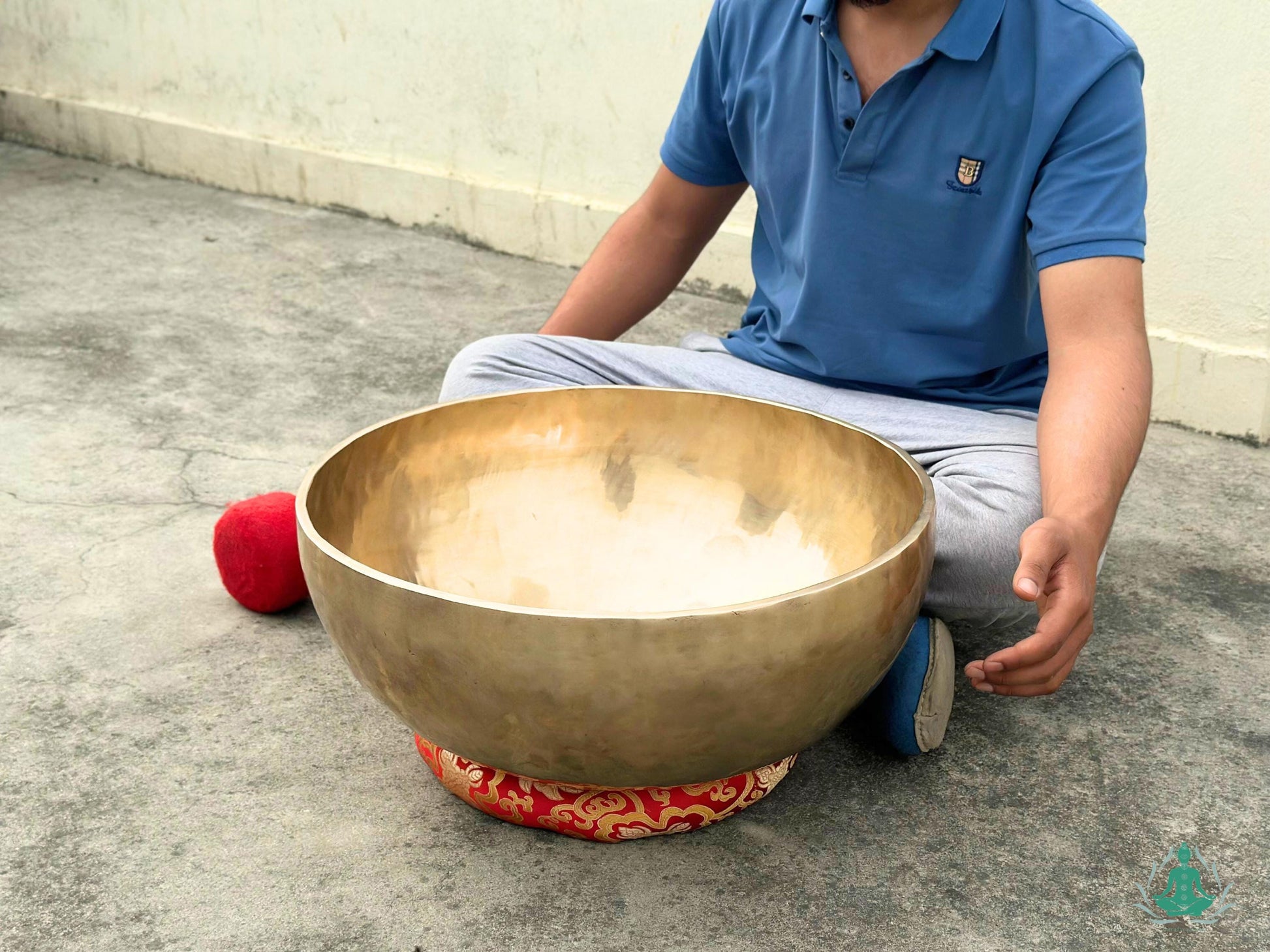 Hand Hammered Grand Singing Bowl: Sound Therapy, Meditation, and Group Healing The Nada Yoga