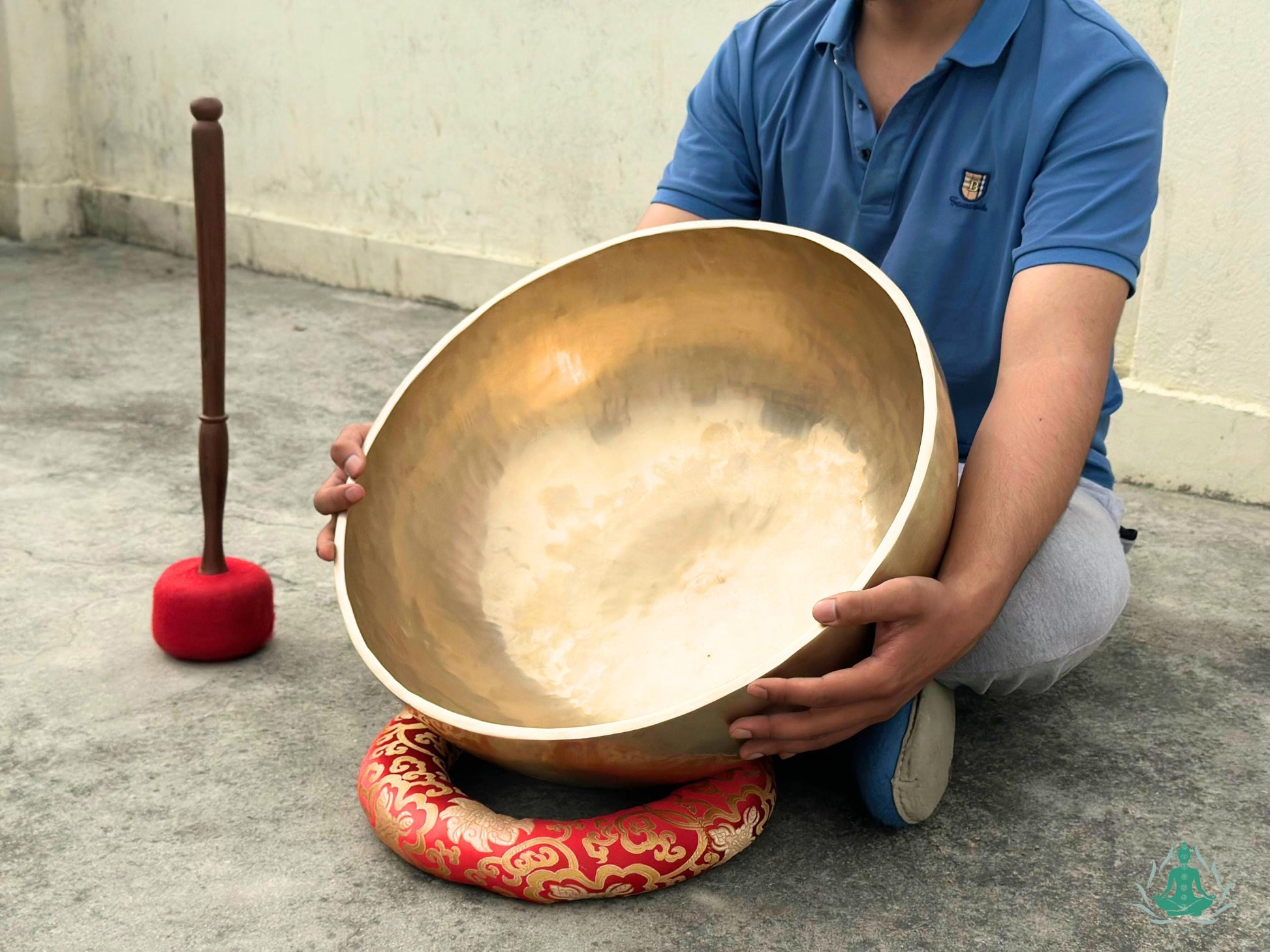 Hand Hammered Grand Singing Bowl: Sound Therapy, Meditation, and Group Healing The Nada Yoga