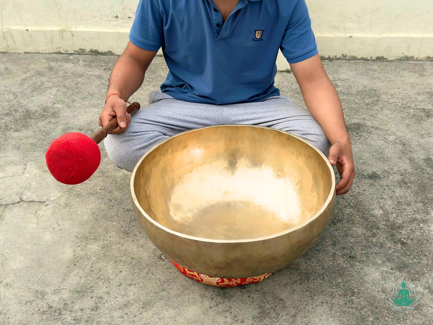 Hand Hammered Grand Singing Bowl: Sound Therapy, Meditation, and Group Healing The Nada Yoga