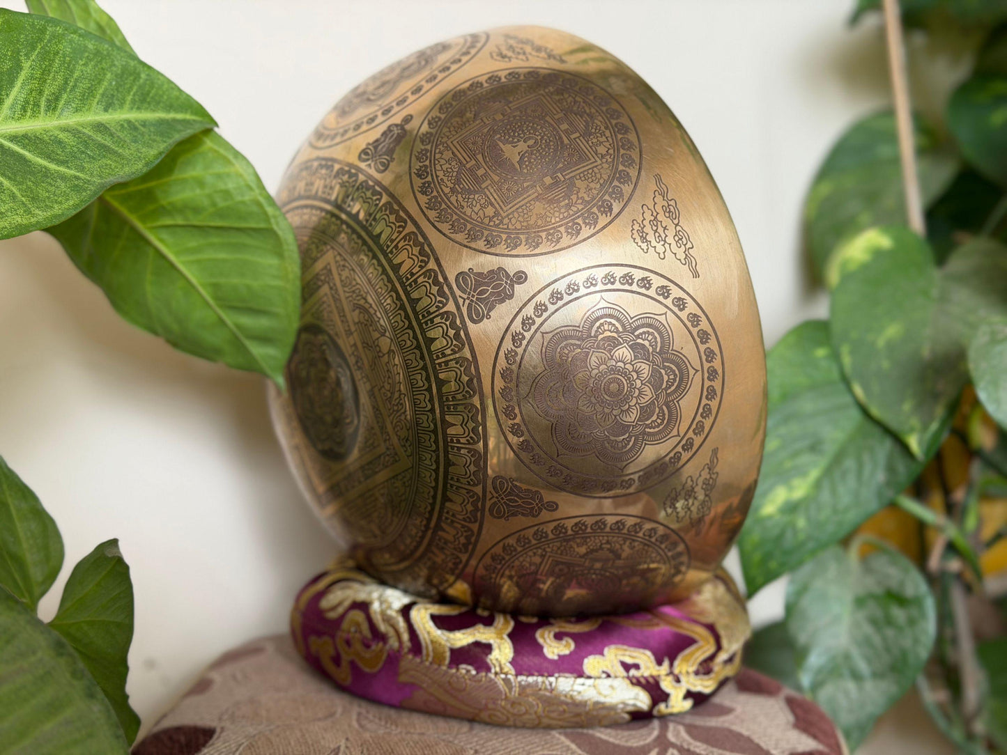 Handmade Seven Metal Singing Bowl – Etched Buddha Design, Nepal