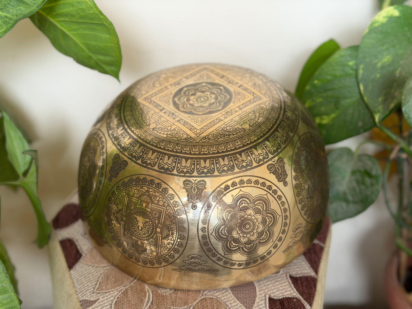 Handmade Seven Metal Singing Bowl – Etched Buddha Design, Nepal