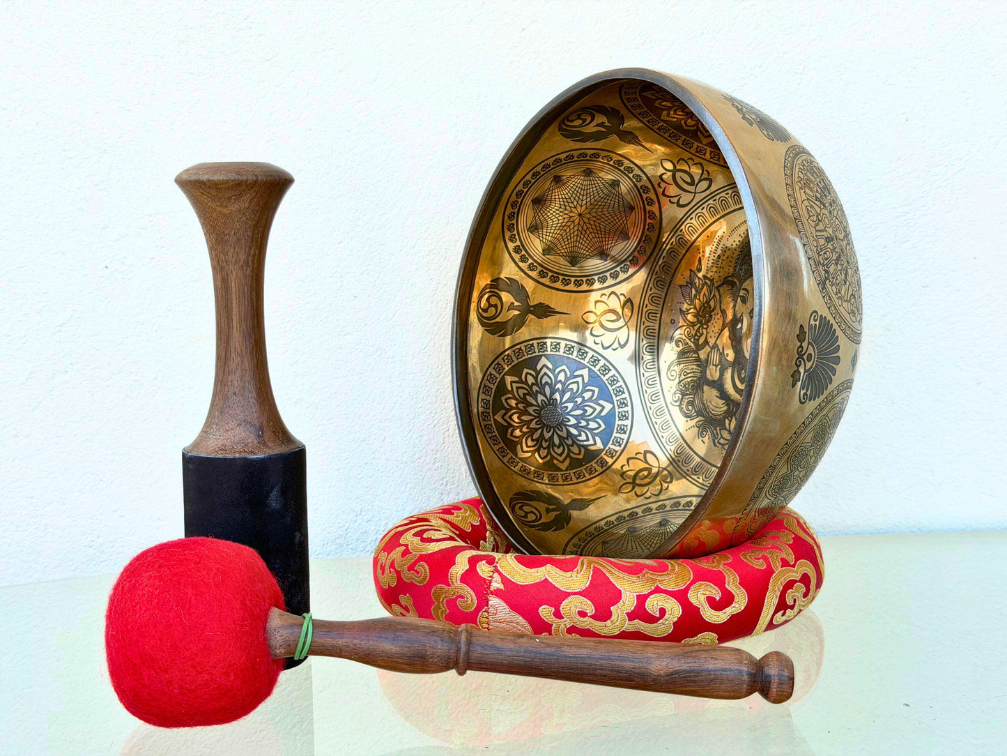 Handmade Seven-Metal Singing Bowl – Ganesha & Om Design, Nepal