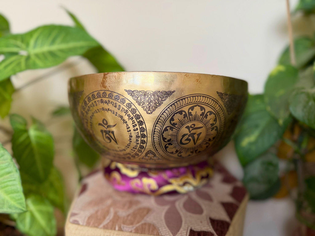 Handmade Green Tara Singing Bowl – Seven Metal Tibetan Sound Bowl | Crafted in Nepal