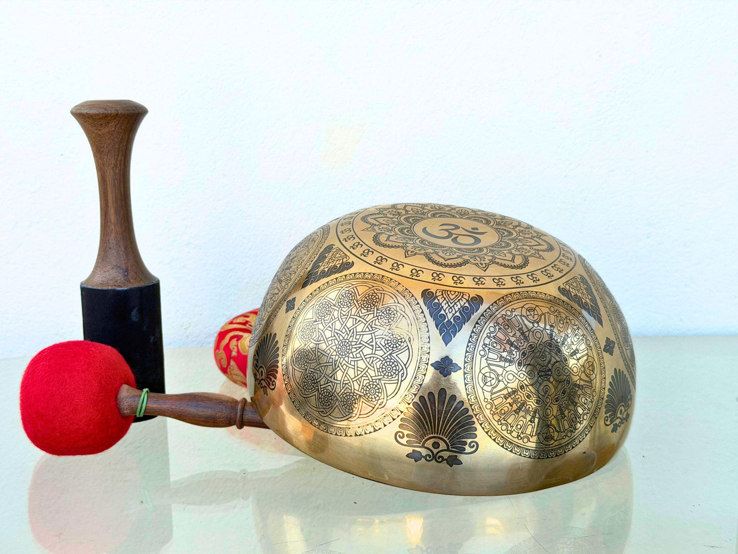 Handmade Seven-Metal Singing Bowl – Ganesha & Om Design, Nepal